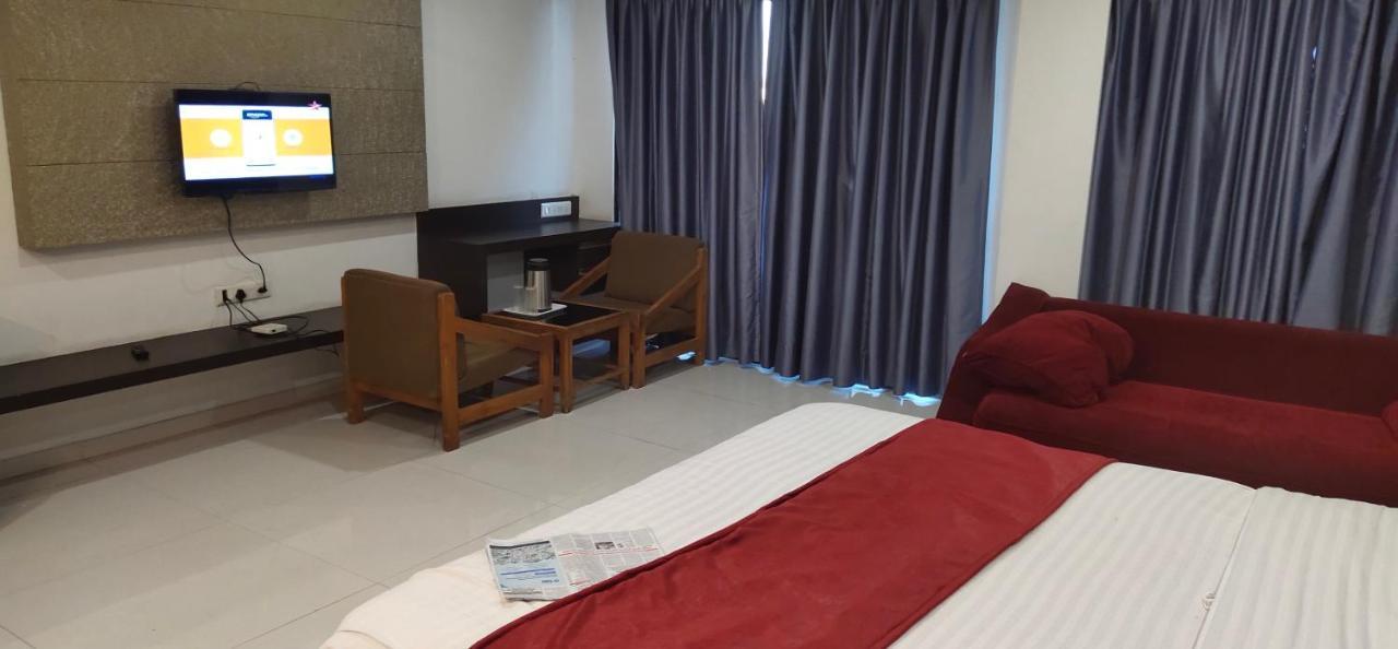 Hotel Park Land Αχμπανταμπάντ Εξωτερικό φωτογραφία