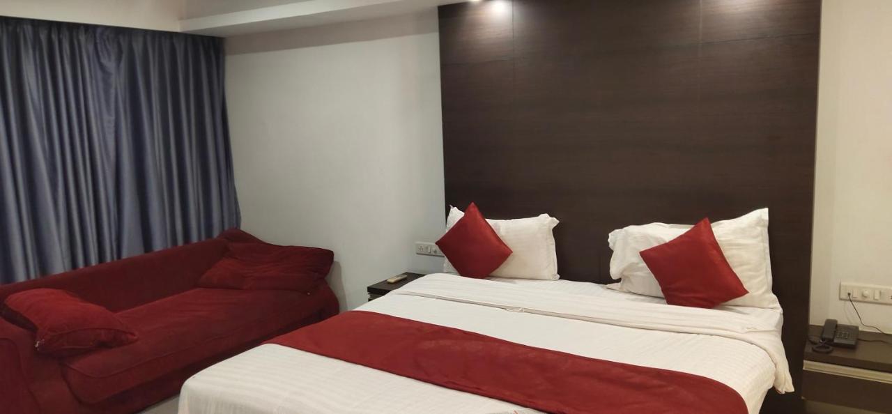 Hotel Park Land Αχμπανταμπάντ Εξωτερικό φωτογραφία